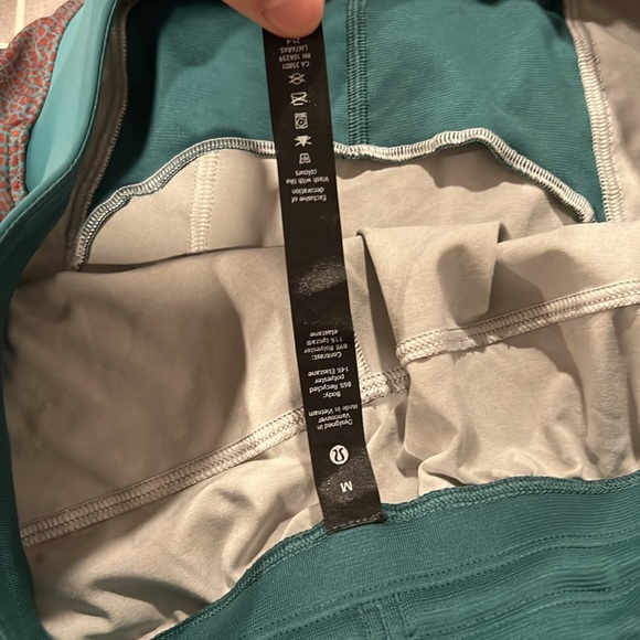 lululemon shorts size M - Picture 3 of 4